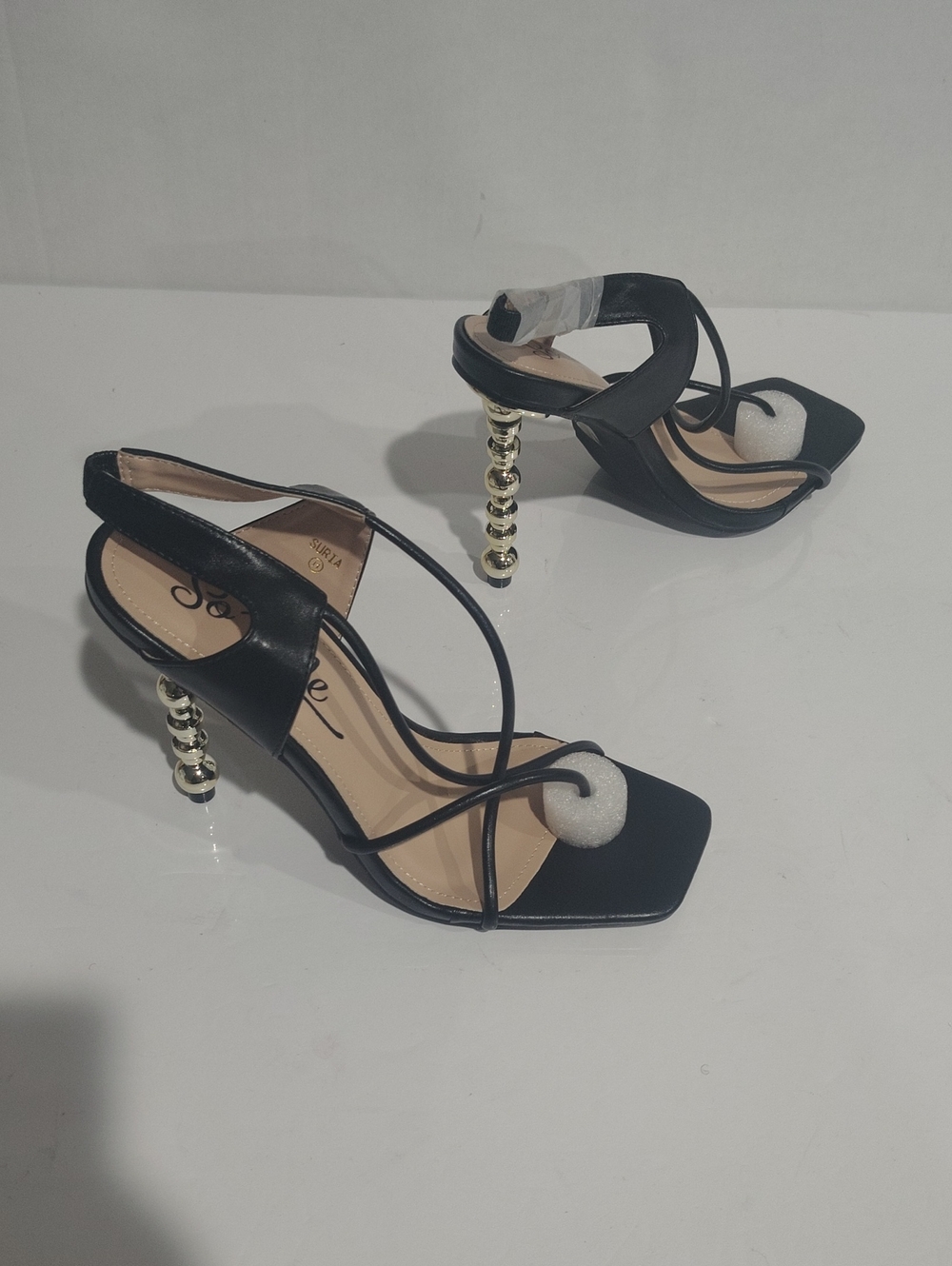 SO ME Black Strappy Square-Toe Women's Sandals Size 11